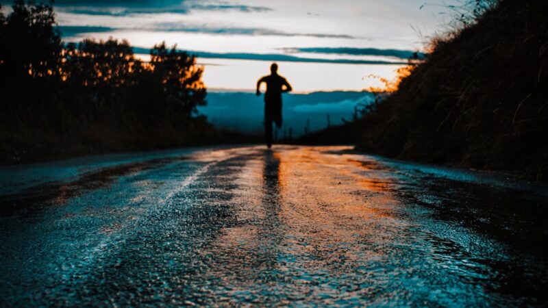 Hardlopen in de regen: 8 tips om er toch van te genieten